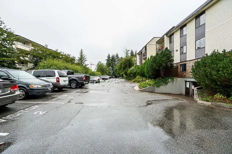 309 13775 74 AVENUE - photo 4 of 33