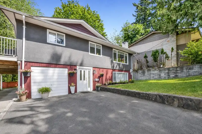 11564 141A STREET - photo 3 of 26