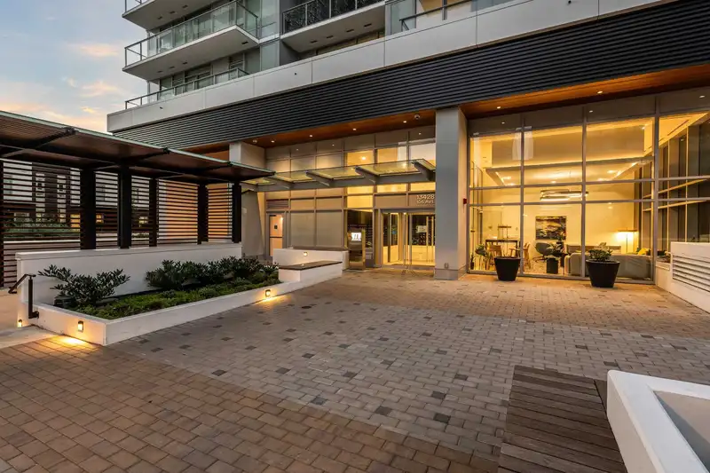 1111 13428 105 AVENUE - photo 4 of 35