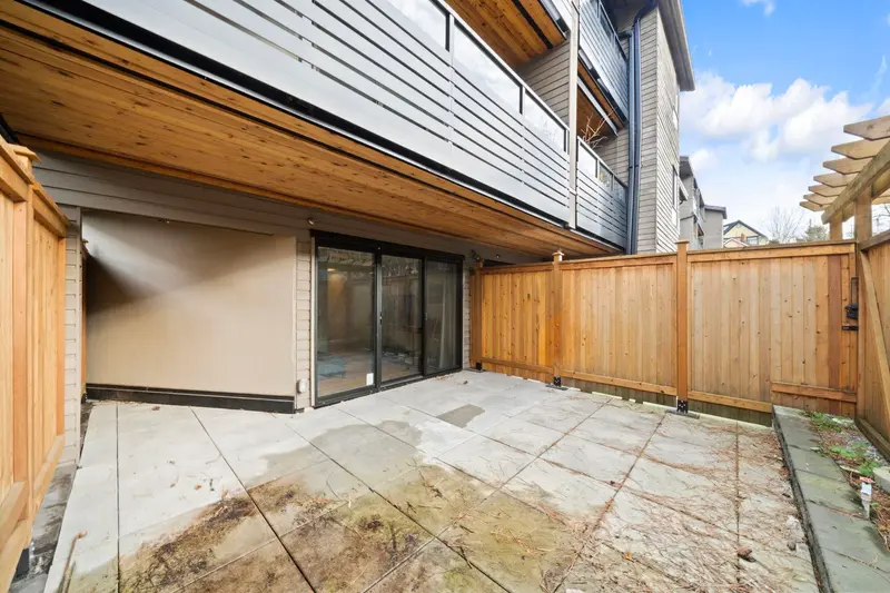 104 1549 KITCHENER STREET - photo 3 of 21