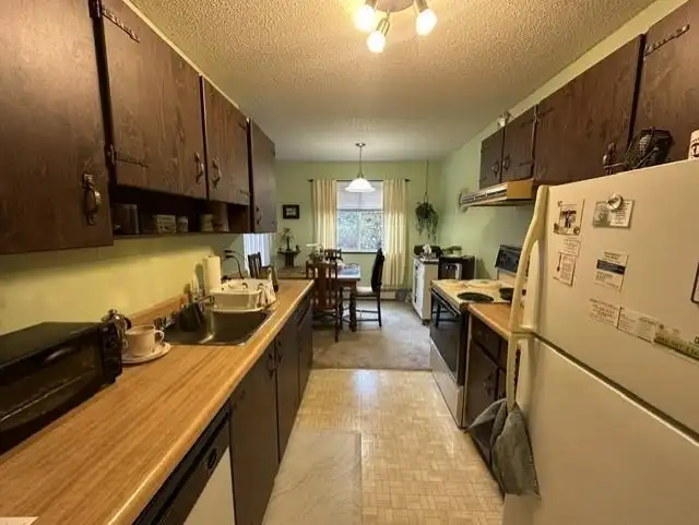 210 7426 138 STREET - photo 2 of 19