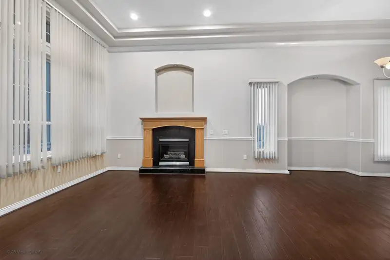 7718 145 STREET - photo 4 of 40