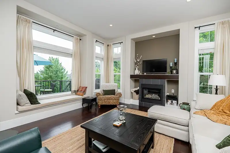 6149 163 STREET - photo 3 of 40