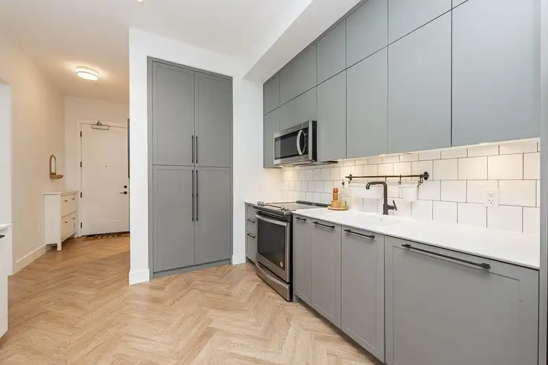 202 14968 101A AVENUE - photo 4 of 35