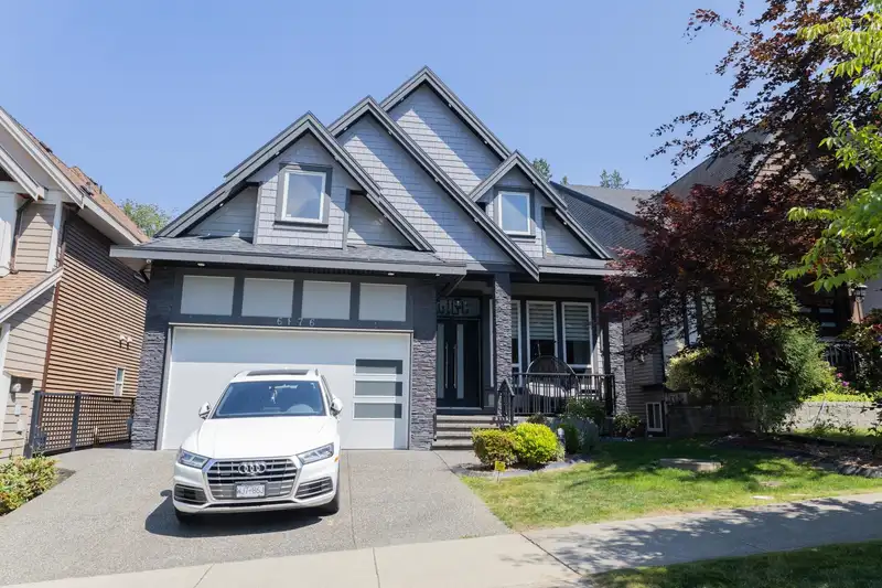 6176 140 STREET - photo 2 of 39