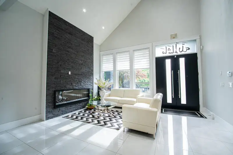 6176 140 STREET - photo 4 of 39