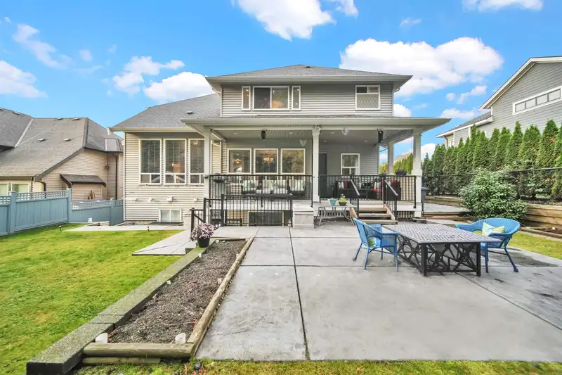 16288 60 AVENUE - photo 4 of 25