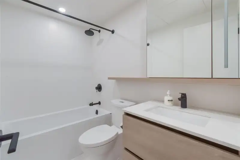 509 13428 105 AVENUE - photo 3 of 27