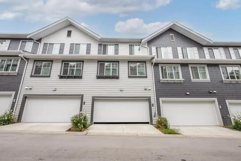 40 15489 99A AVENUE - photo 1 of 17
