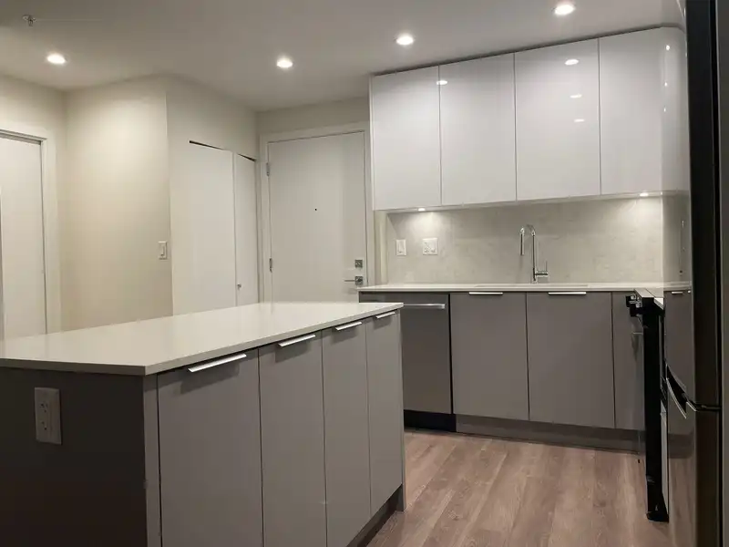 306 14257 103A AVENUE - photo 2 of 15