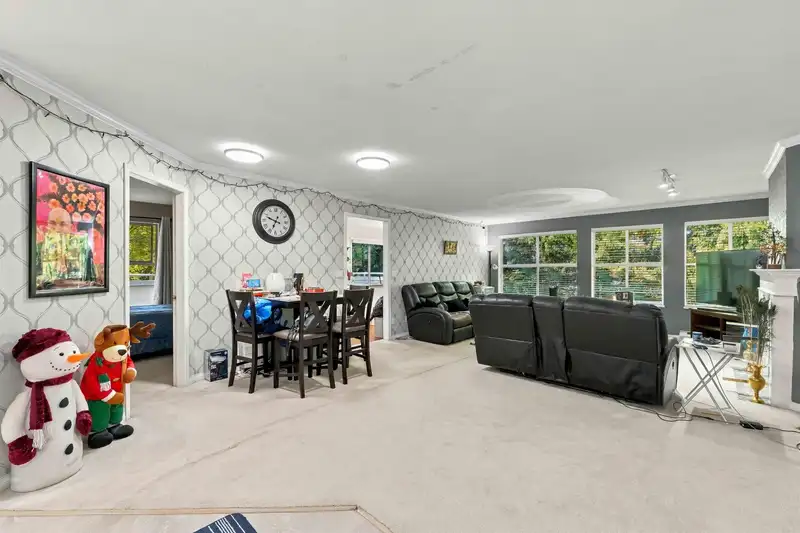 217 12633 72 AVENUE - photo 4 of 25