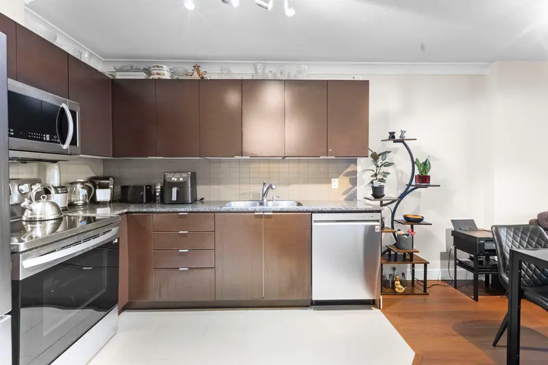 3001 13618 100 AVENUE - photo 4 of 18