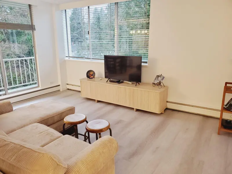 503 1785 ESQUIMALT AVENUE - photo 2 of 11