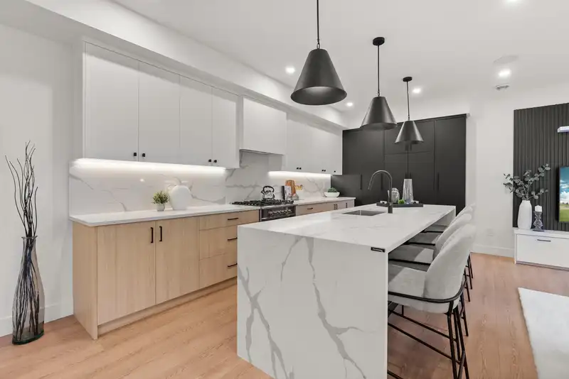 13 16358 90 AVENUE - photo 4 of 40