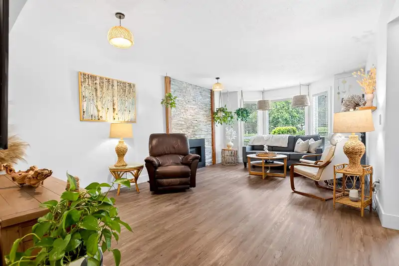 12846 73 AVENUE - photo 4 of 40