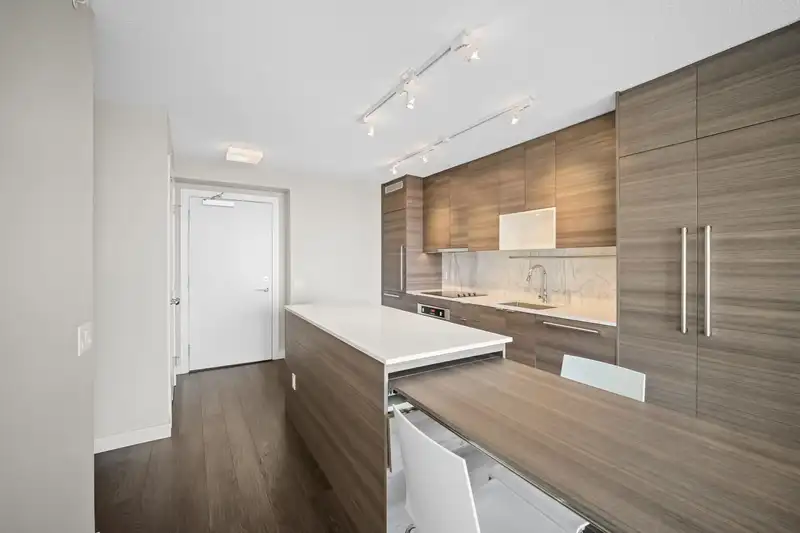 2901 13398 104 AVENUE - photo 2 of 27