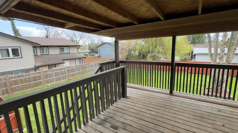 17512 61B AVENUE - photo 2 of 4