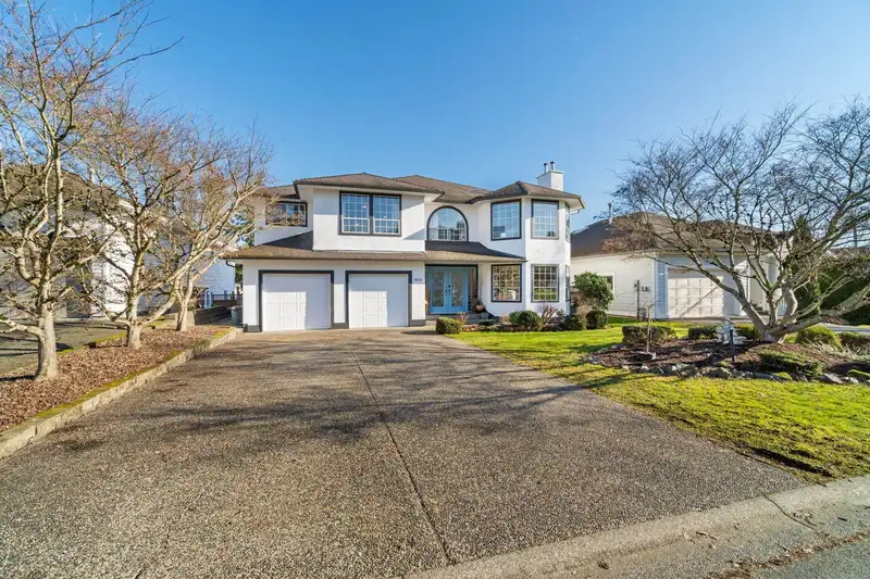 6018 189A STREET - photo 2 of 32