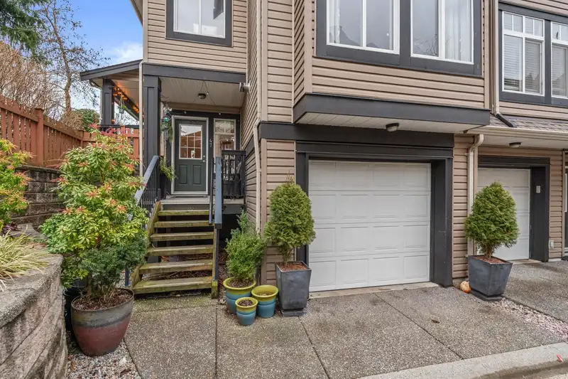 47 19448 68TH AVENUE - photo 2 of 37