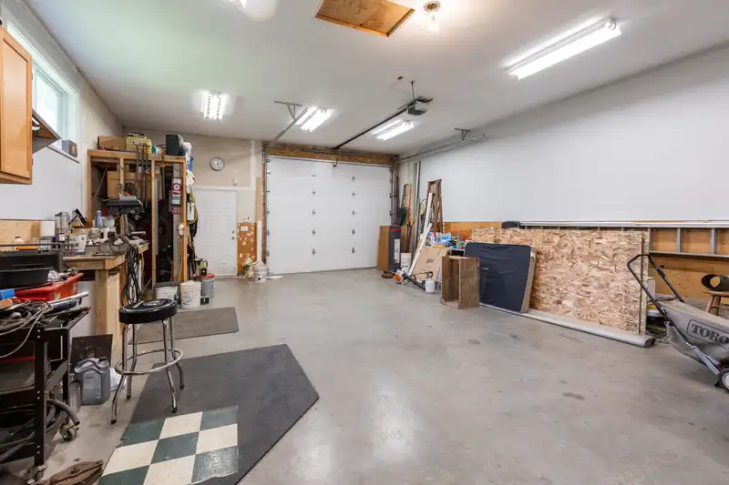 10085 161 STREET - photo 4 of 40