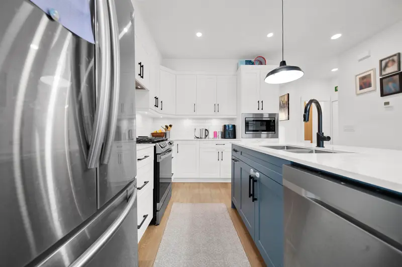 10 21688 52 AVENUE - photo 3 of 25