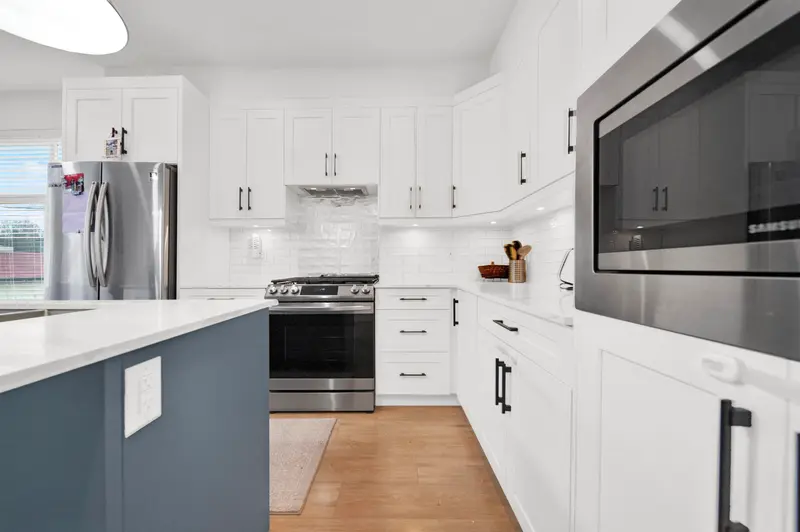 10 21688 52 AVENUE - photo 4 of 25