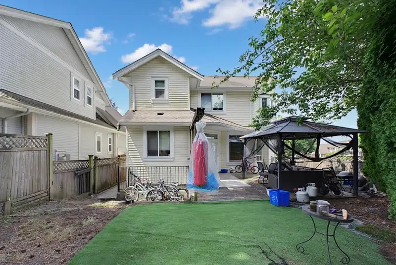 7088 179A STREET - photo 4 of 35
