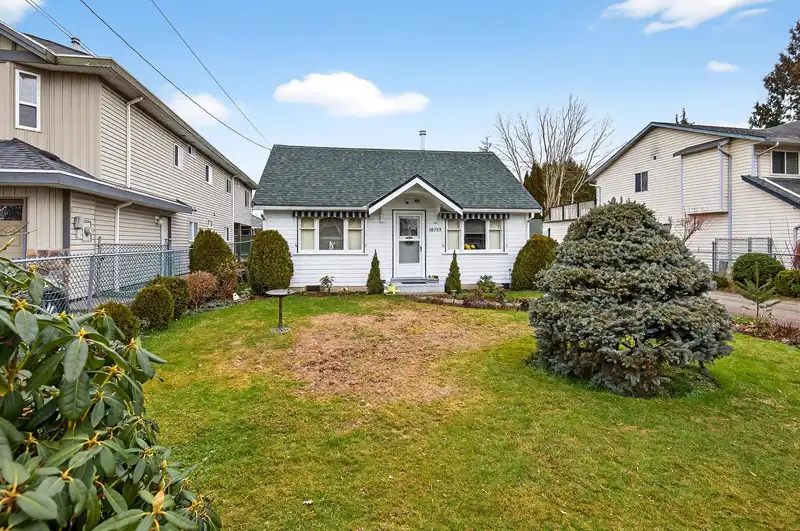 18753 60 AVENUE - photo 4 of 39