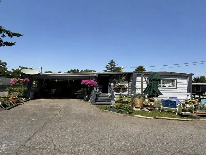 17 16039 FRASER HIGHWAY - photo 1 of 1