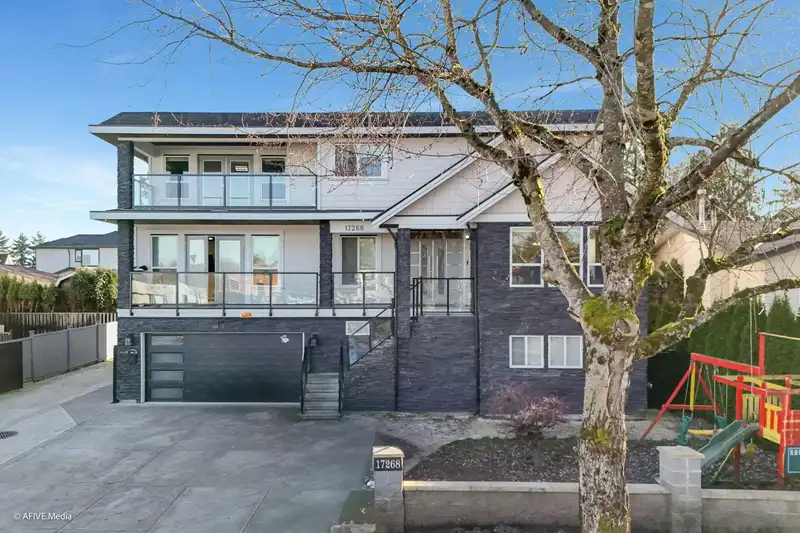 17268 61A AVENUE - photo 3 of 39