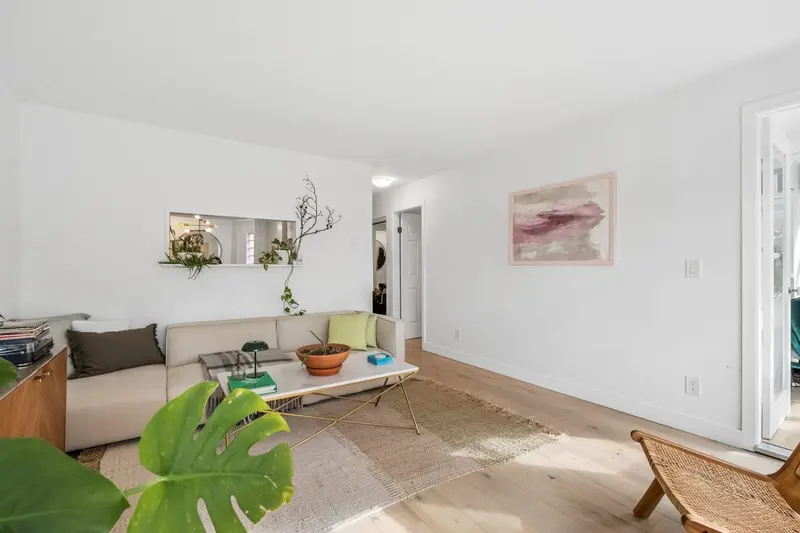 205 1330 GRAVELEY STREET - photo 4 of 25