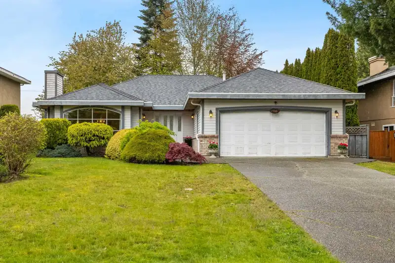 15867 107A AVENUE - photo 1 of 31