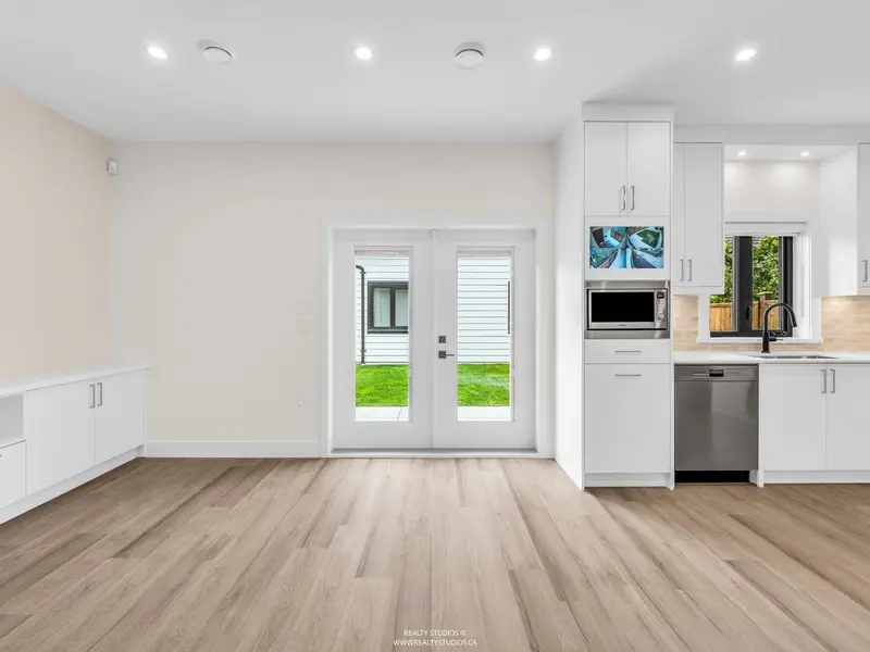 2 4257 KNIGHT STREET - photo 4 of 25