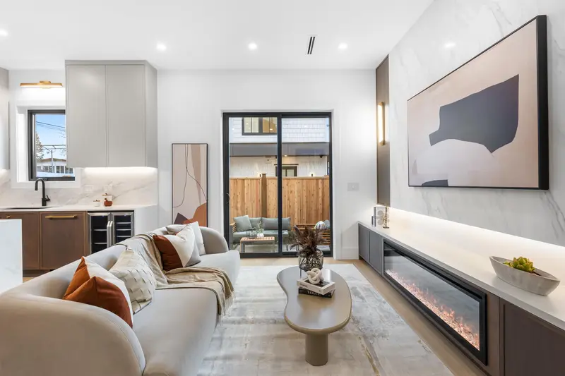 2 546 E 46TH AVENUE - photo 3 of 25