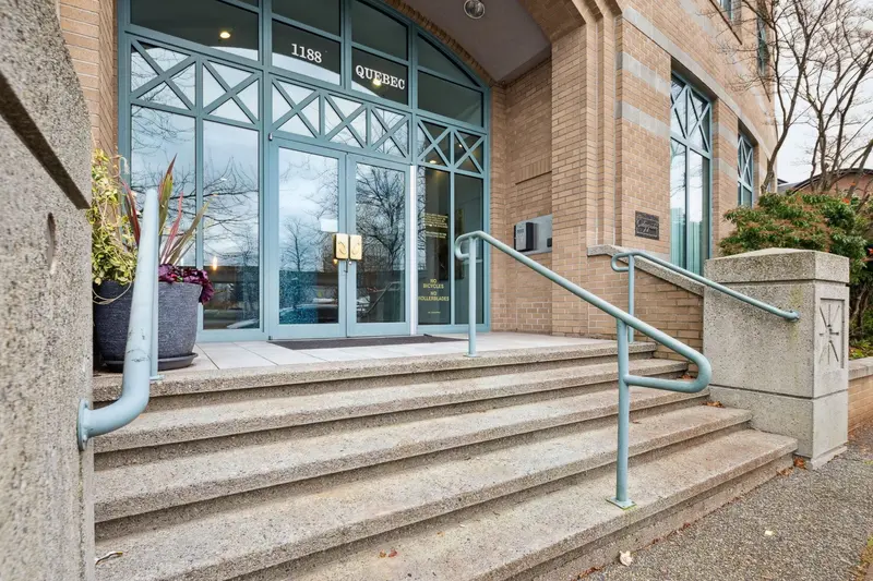 607 1188 QUEBEC STREET - photo 3 of 25