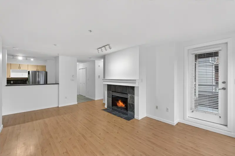 307 3161 W 4TH AVENUE - photo 2 of 25