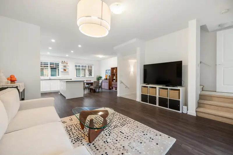60 15487 99A AVENUE - photo 1 of 28