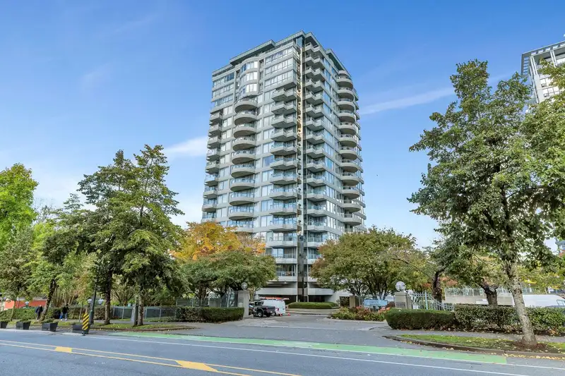 1004 13353 108 AVENUE - photo 1 of 40