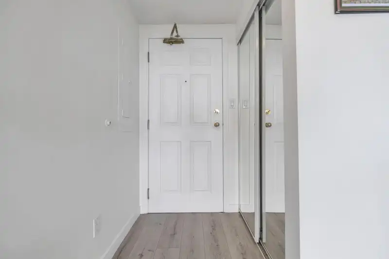 1004 13353 108 AVENUE - photo 2 of 40