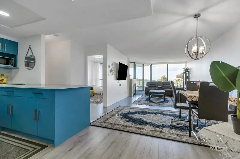 1004 13353 108 AVENUE - photo 3 of 40