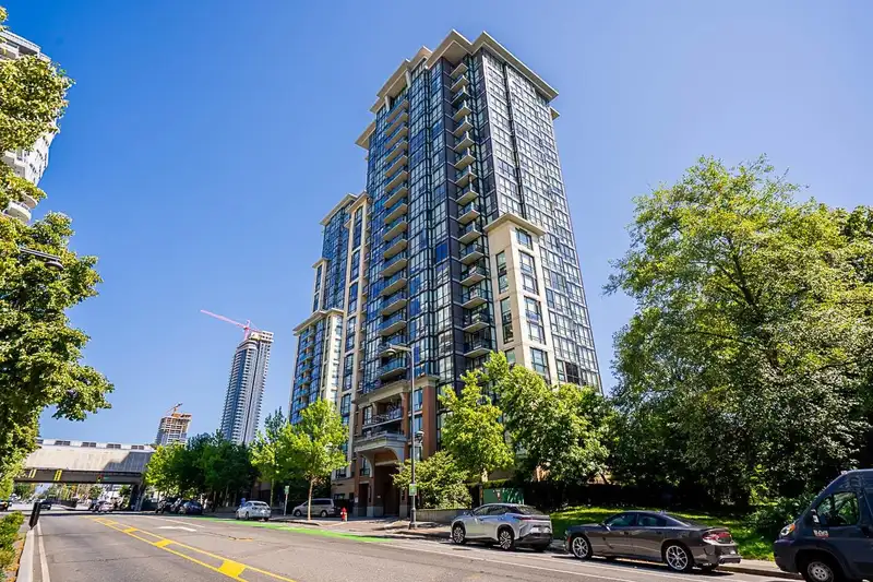 310 13380 108 AVENUE - photo 3 of 29