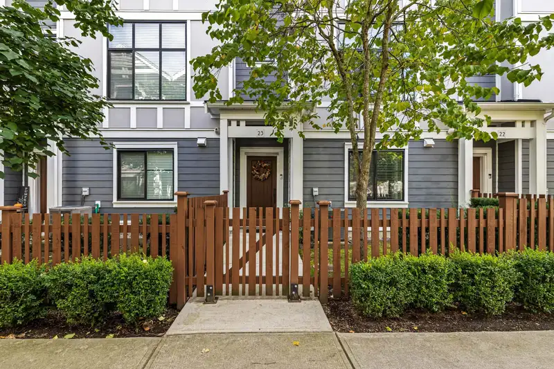 23 19133 73 AVENUE - photo 1 of 35