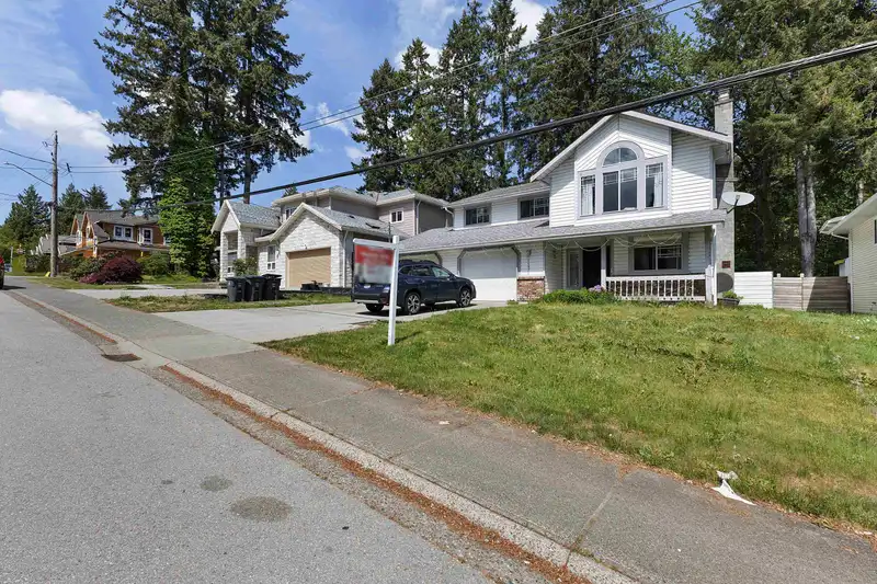 15971 101A AVENUE - photo 4 of 39