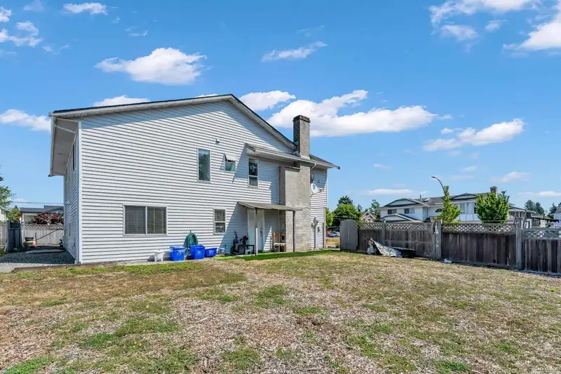 7737 123A STREET - photo 2 of 40