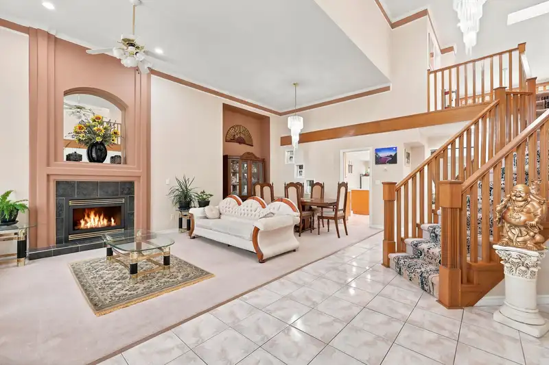 12587 60A AVENUE - photo 3 of 31