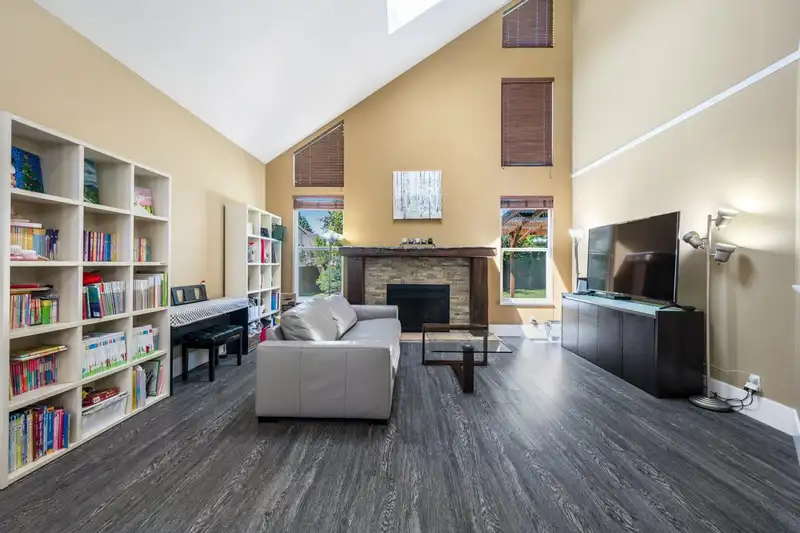 10449 164 STREET - photo 4 of 31