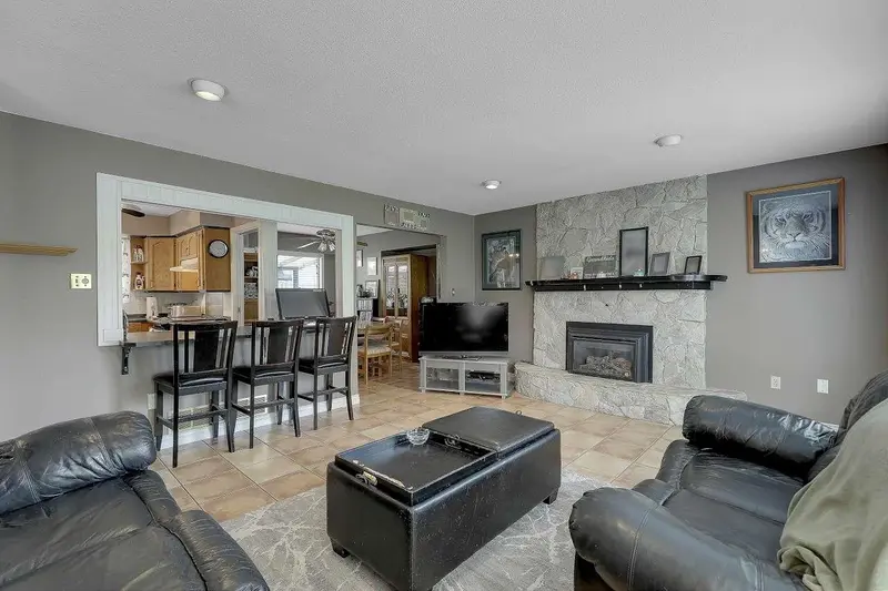 9230 212B STREET - photo 3 of 25