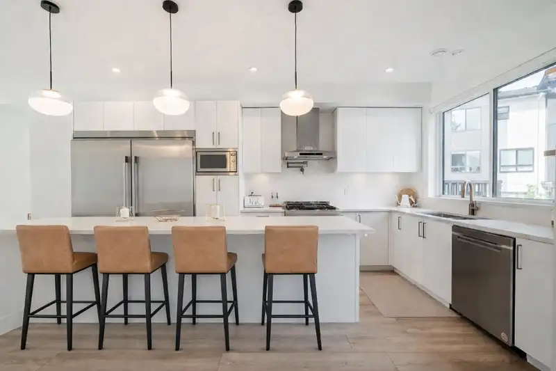 28 17538 100 AVENUE - photo 1 of 31