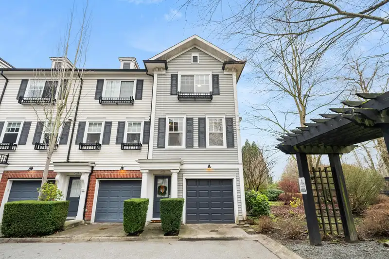 16 18983 72A AVENUE - photo 1 of 39