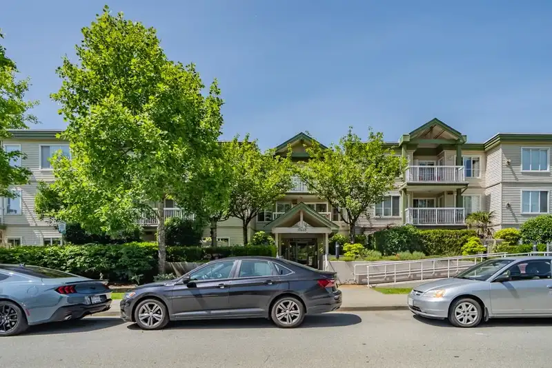 210 10665 139 STREET - photo 2 of 11